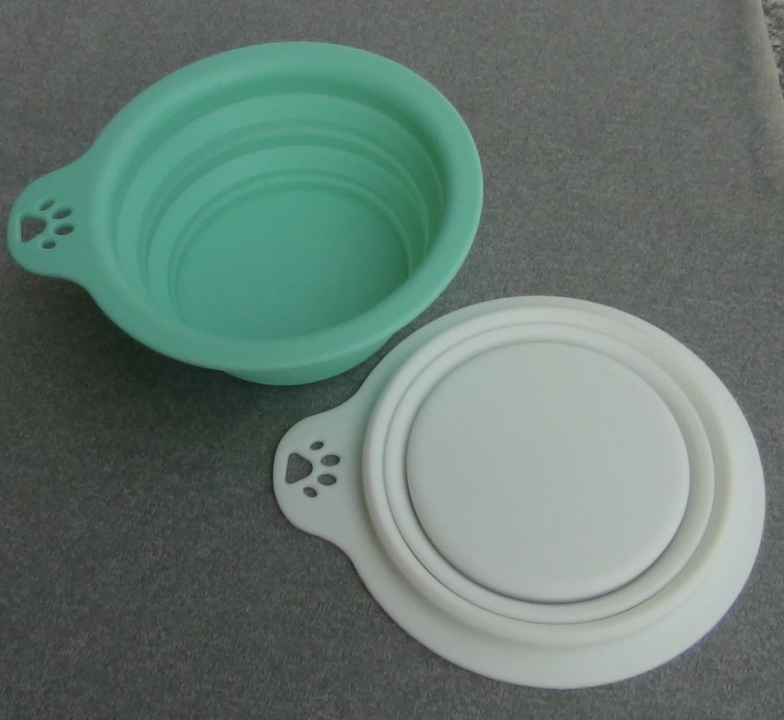 BPA-Free Custom Logo Foldable Pet Feeding Bowl for Dogs and Cats Products