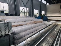 Sistema de canaletas hidropónicas de invernadero con bolsas de cultivo para el cultivo de tomate