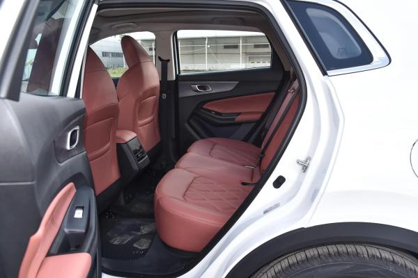 Changan CS 55 PLUS Petrol SUV 180KM/H Panoramic Sunroof IACC Integrated Adaptive Cruise