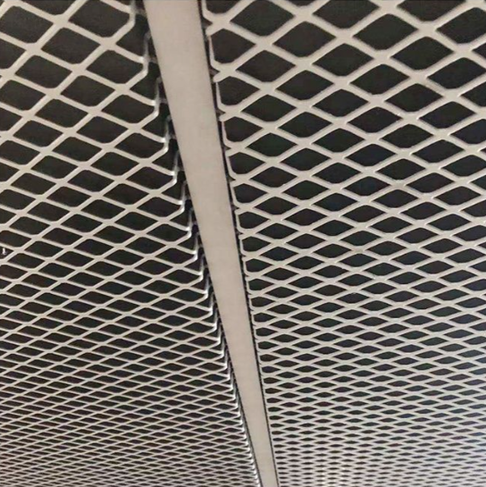 Durable Expanded Metal Mesh for Industrial and Safety Use