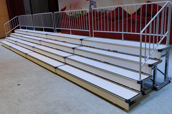 Bleacher портативной переклейки пластиковый телескопичный усаживая с перилами безопасности для хора