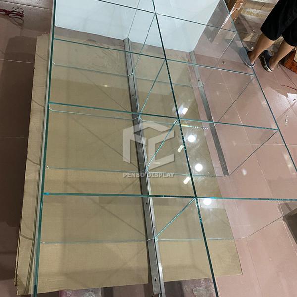 Gabinete del escaparate de la exhibición del museo de la CAPA