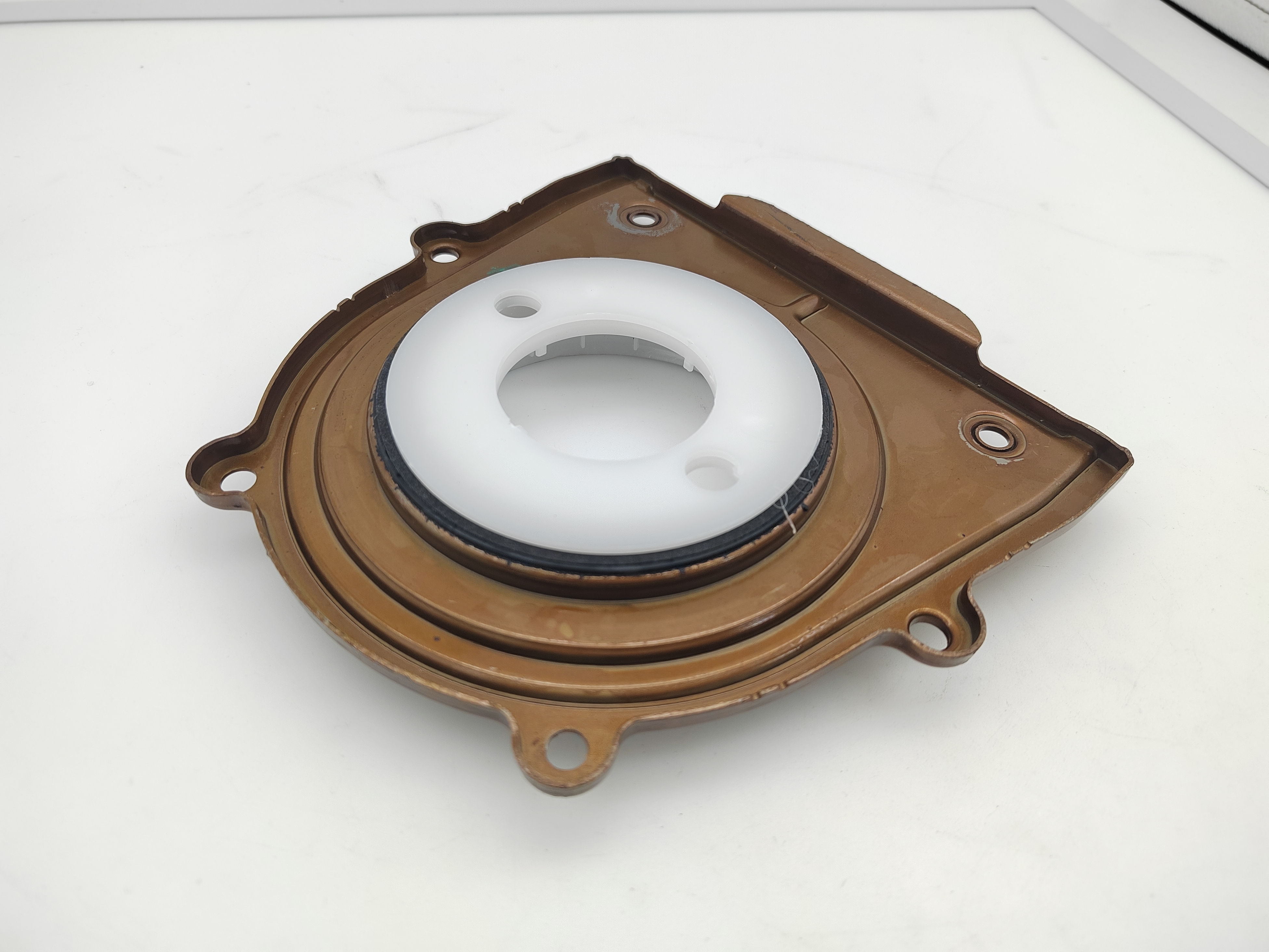 8694809 Engine Crankshaft Rear Oil Seal with Flange for C30 S40 S60 S80 2006-2016