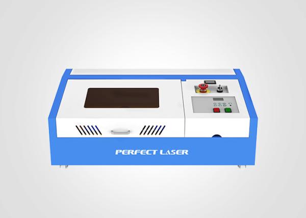 Área de trabalho 300*200mm CO2 40W Pequena máquina de gravação a laser de carimbo de borracha