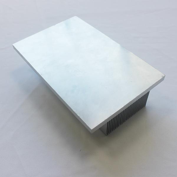 Al6063 que anodiza o dissipador de calor raspado dobrado natural da aleta com 16 pés