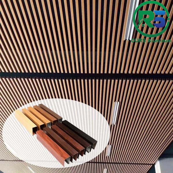 Plafond métallique en suspension linéaire pour décoration