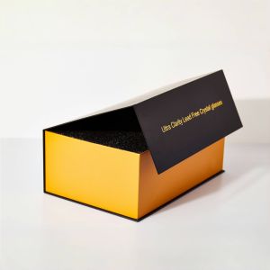 Роскошная магнитная упаковочная коробка с золотым логотипом и пятнистой ультрафиолетовой отделкой