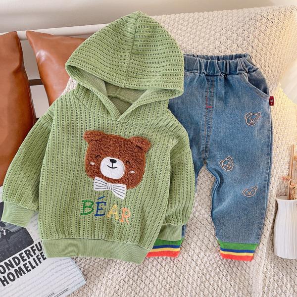 A mola e o equipamento de Autumn Children ajustam o terno de duas partes encapuçado do urso dos desenhos animados