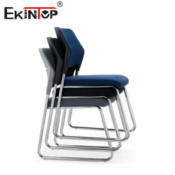 Металлический кресло с губчатой подушкой для студентов
