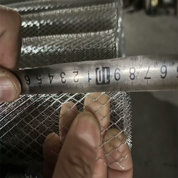10m Length Galvanized Expanded Metal Mesh with Diamond Hole for High Tensile Anti-Crack Wall Reinforcement in Construction