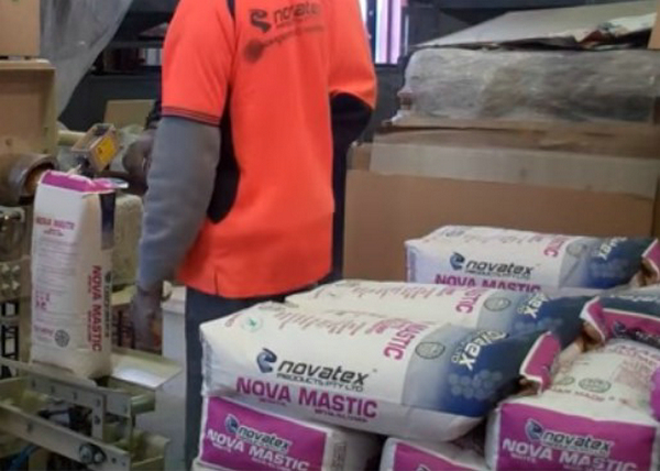 PVPE Pneumatic Auto Packaging Machine For Filling Powder Into Valve Bags