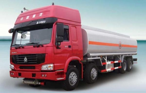 SINOTRUK HOWO Oil Tank Truck 30CBM for Oil Transportation 8X4 RHD Euro2 336HP