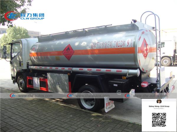 8000 de HOWO 4x2 da gasolina litros de caminhão de tanque com distribuidor