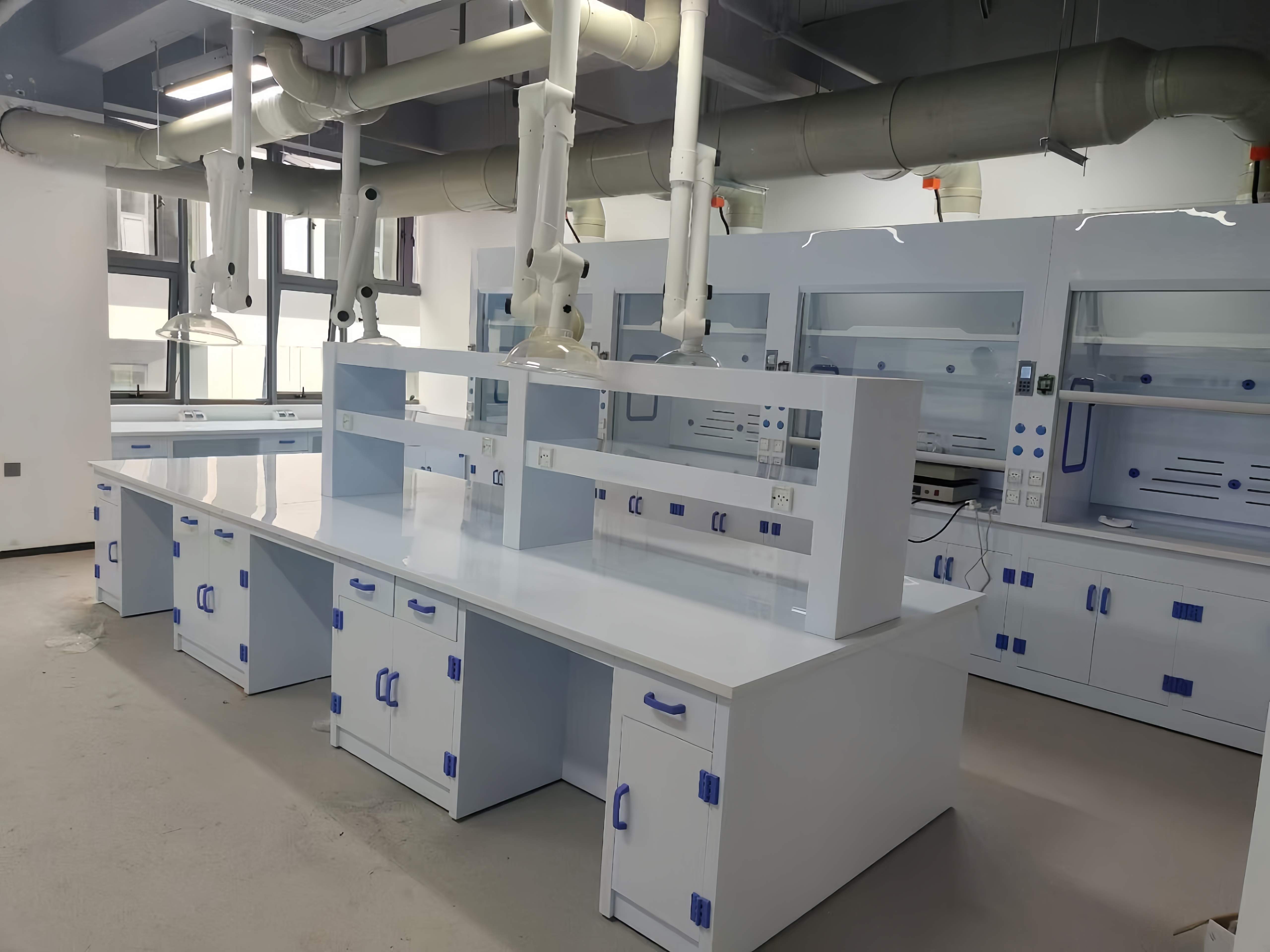 PP Lab Work Bench Corrosion Resistant Modular Lab Benches White With Double Layer Storage Rack