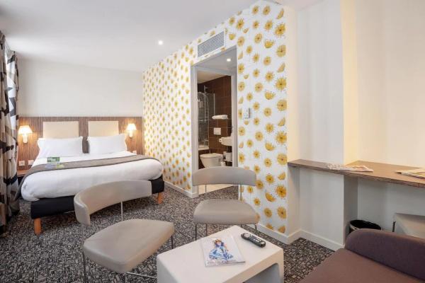 Côte d'Ivoire hotel furniture agent from China factory for hotel room bed sets with TV cabinet and lounge sofa chairs