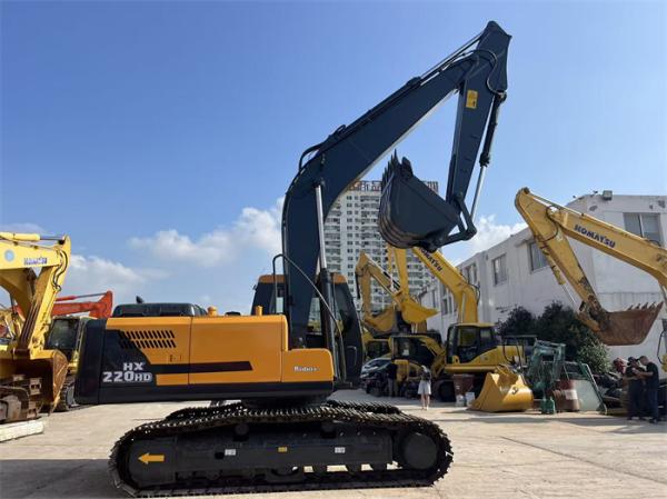 Bon état d'occasion Hyundai Hyundai HX220 HD pelle d'occasion Hyundai HX220