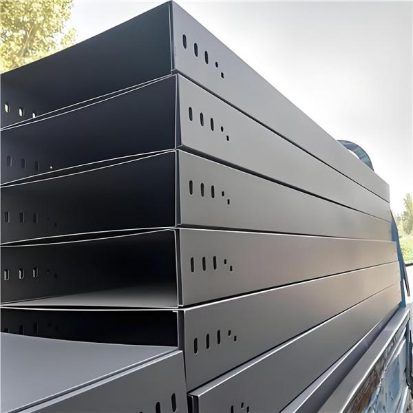 Tipo de fondo sólido bandeja de cable montado en la pared resistencia al clima y fácil instalación