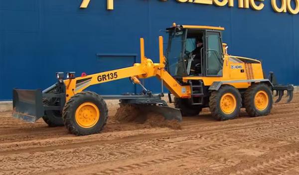 XCMG Original Manufacturer GR135 Tractor Motor Grader 135HP Mini Yellow Pressure Vessel Rússia Vídeo China Peso