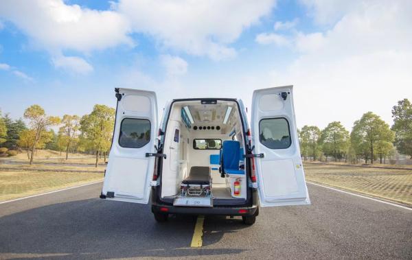 High Quality Portable Medical Equipment Intensive Care Ambulances Equipped With Ventilators
