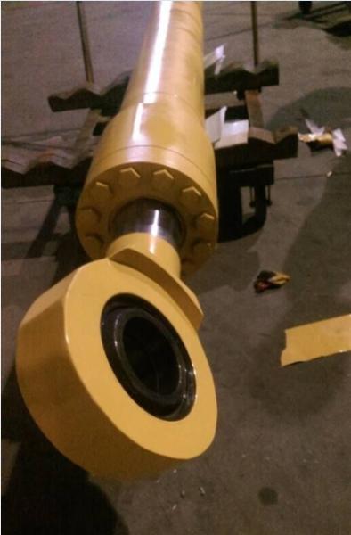hydraulic cylinder--Komatsu--pc 200, pc400, pc 800, pc 1250, etc