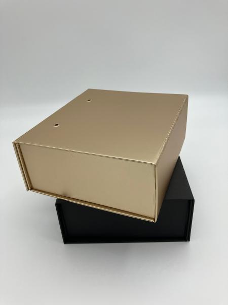 Caixa de papel dobrável personalizada de fábrica Caixa de presente para roupas / saco Caixa magnética
