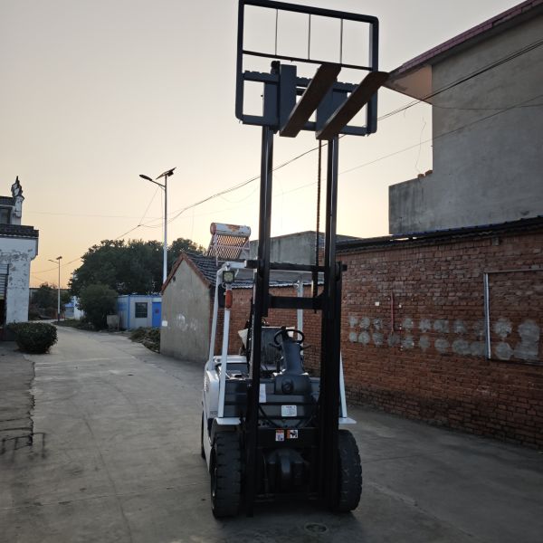 Used TCM 2-ton Forklift Featuring Easy-to-Maintain LPG System