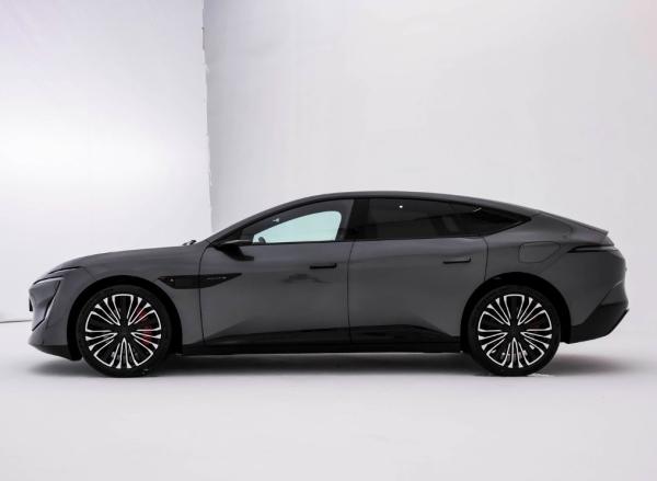 Changan Huaweis Avatr 12 2024 Electric Car 's Large Sedan with 700KM Range and 5 Seats