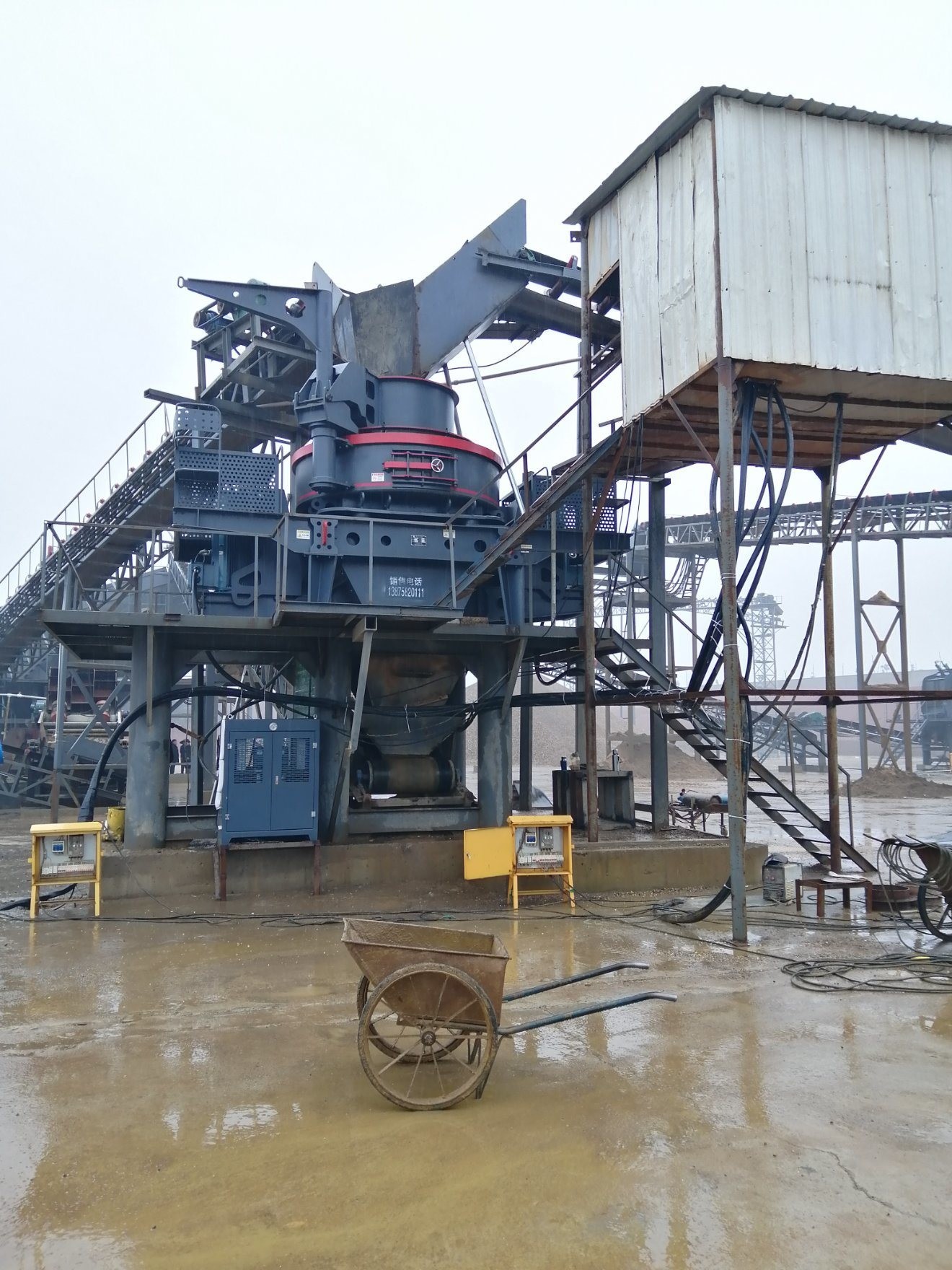 VSI Ore Sand Making Machine Impact Crusher Outlet Size 0-5mm Perfect for Your Business