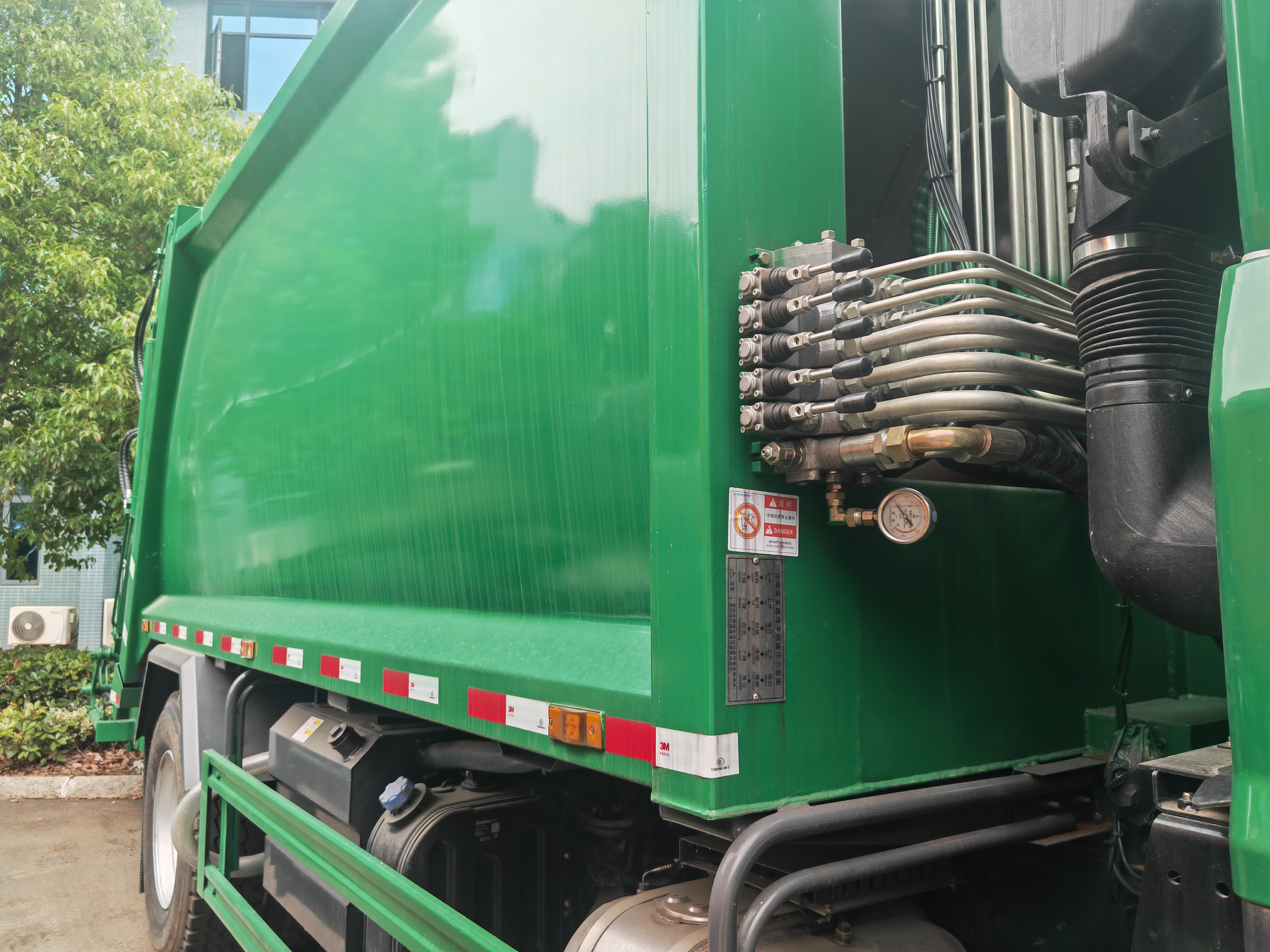 ISUZU Giga Compactor Garbage Refuse Collection Bin Cleaning Truck