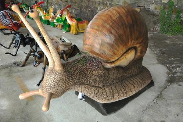 Insetos exteriores internos da simulação do parque temático do caracol Animatronic bonito