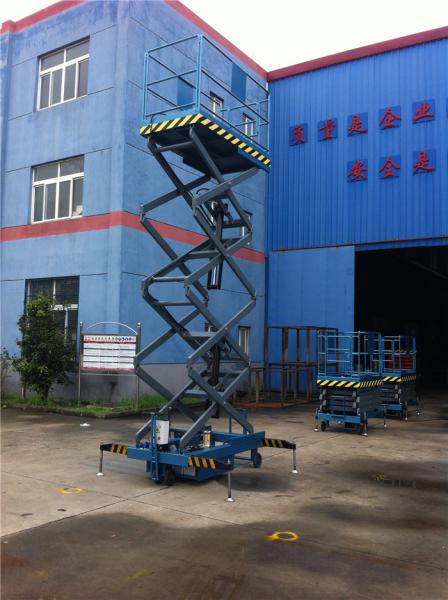 O móbil hidráulico azul Scissor a tração manual 300KG/500KG de passeio 6m do elevador
