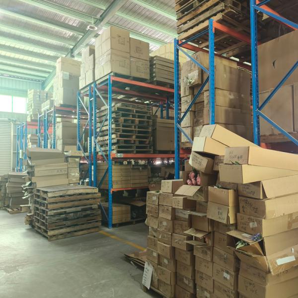 Grey Customized Warehouse Storage Racks For Industrial Storage Solutions