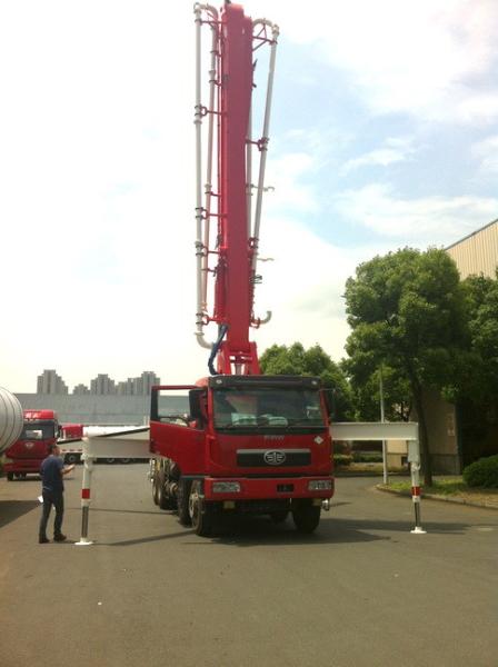 RHD 37m 8x4 FAW 380HP Concrete Pump Trucks with Diesel engine