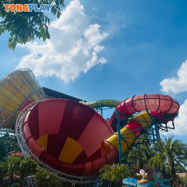 Grand toboggan aquatique Cyclone pour adultes, pour parc aquatique d'attractions