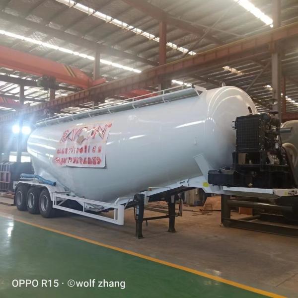 Low-density Powder Material Transportation Semi-trailer Horizontal Powder tank Semi-trailer