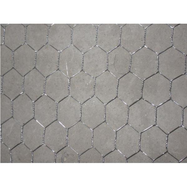 3/4は電流を通された六角形の金網、BWG16金網に電流を通した