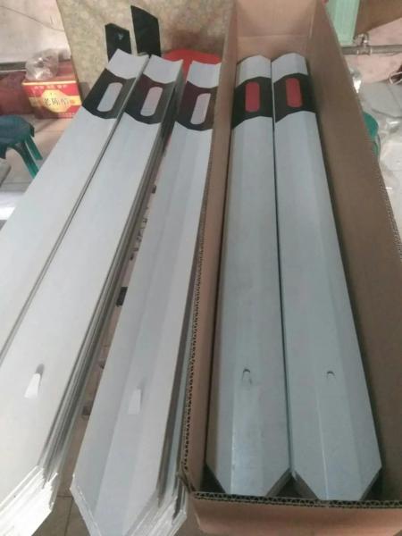 1100 X 100 X 3.5mm Traffic Delineator Posts Safety Delineators PVC