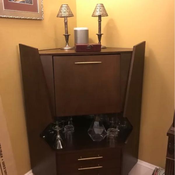 Commercial Wooden Corner Liquor Cabinet Counter For Alcohol Wine Display