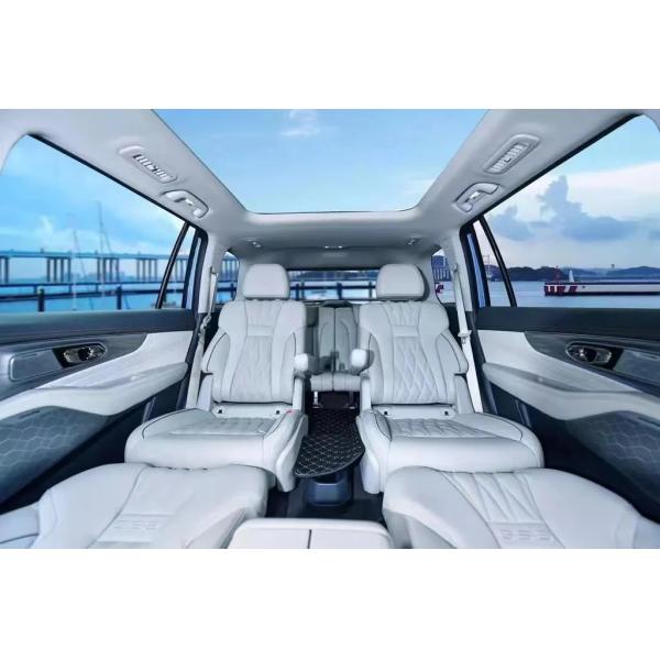 Le 2023 GAC Trumpchi GS8 2.0T 7 places grand SUV de luxe est disponible en deux roues motrices et quatre roues motrices.