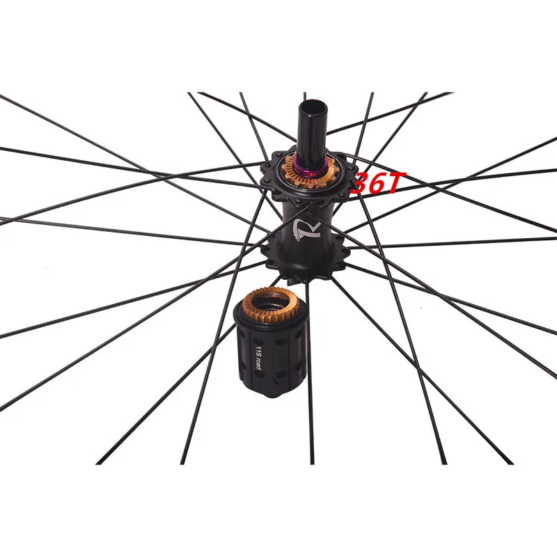 Jeu de roues de frein à disque Ultra Light 700C 36T 50mm de profondeur 20 / 24 trous de rayons pour vélo de route