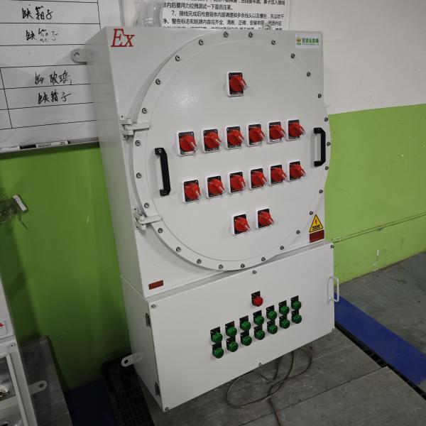 Paneles de control ignífugos de larga duración y de alto rendimiento para la protección del personal y del equipo