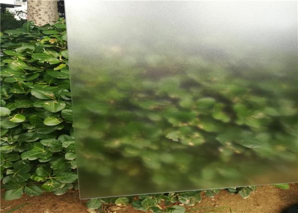 4MM Customized Sizes Low Iron Clear Glass , Solar Energy Glass 91.7% Light Transmittance
