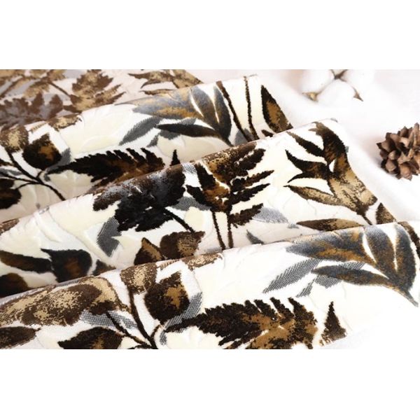 Luxury Vintage Leaves Pattern Jacquard Velvet Fabric For Sofa