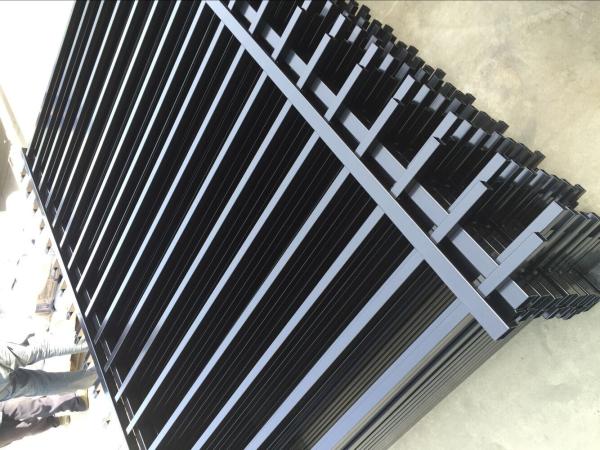 2400mm width  Crimped spear metal garrison fence supplier