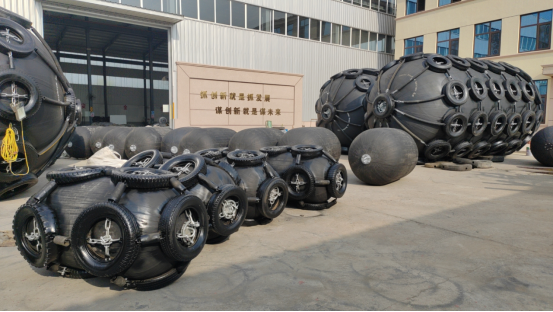 STS basse force de réaction Yokohama Pneumatique Fenders en caoutchouc avec chaîne et pneus