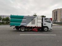 Vitesse maximale 100 Km/h Eu 3 camion balayeur de rue pour le nettoyage des taches d'huile