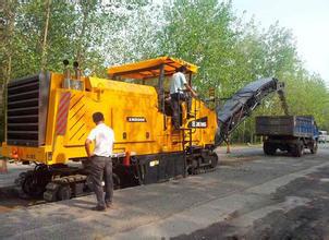 XCMG Road Maintenance Cold Milling Machine 353KW Rated Power 0 - 5km/h Travel Speed