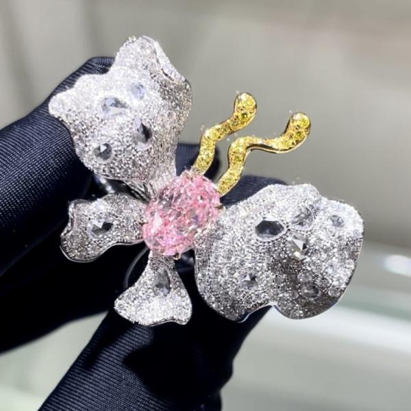 Anillo de diseño de mariposa de 18k de forma ovalada Anillo de diamante rosa de laboratorio de lujo y hermoso diseño para fiesta para banquete