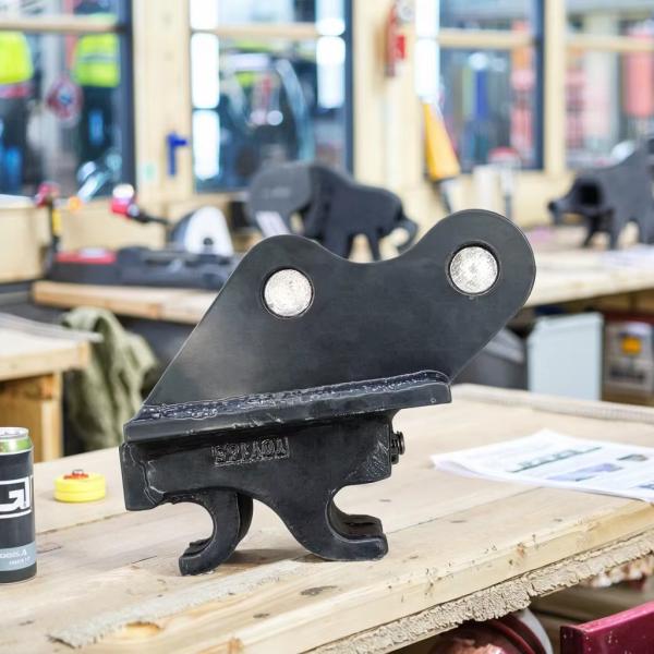 Pièces de rechange pour mini-pelle de 0,8 à 1,5 tonne, attache rapide semi-automatique