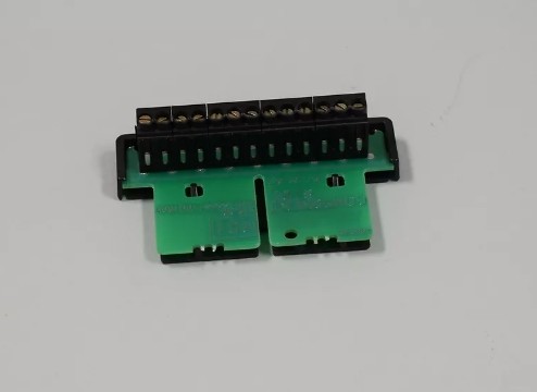 IC670TBM002 GE 補助ターミナルブロック 300mm 純高さ